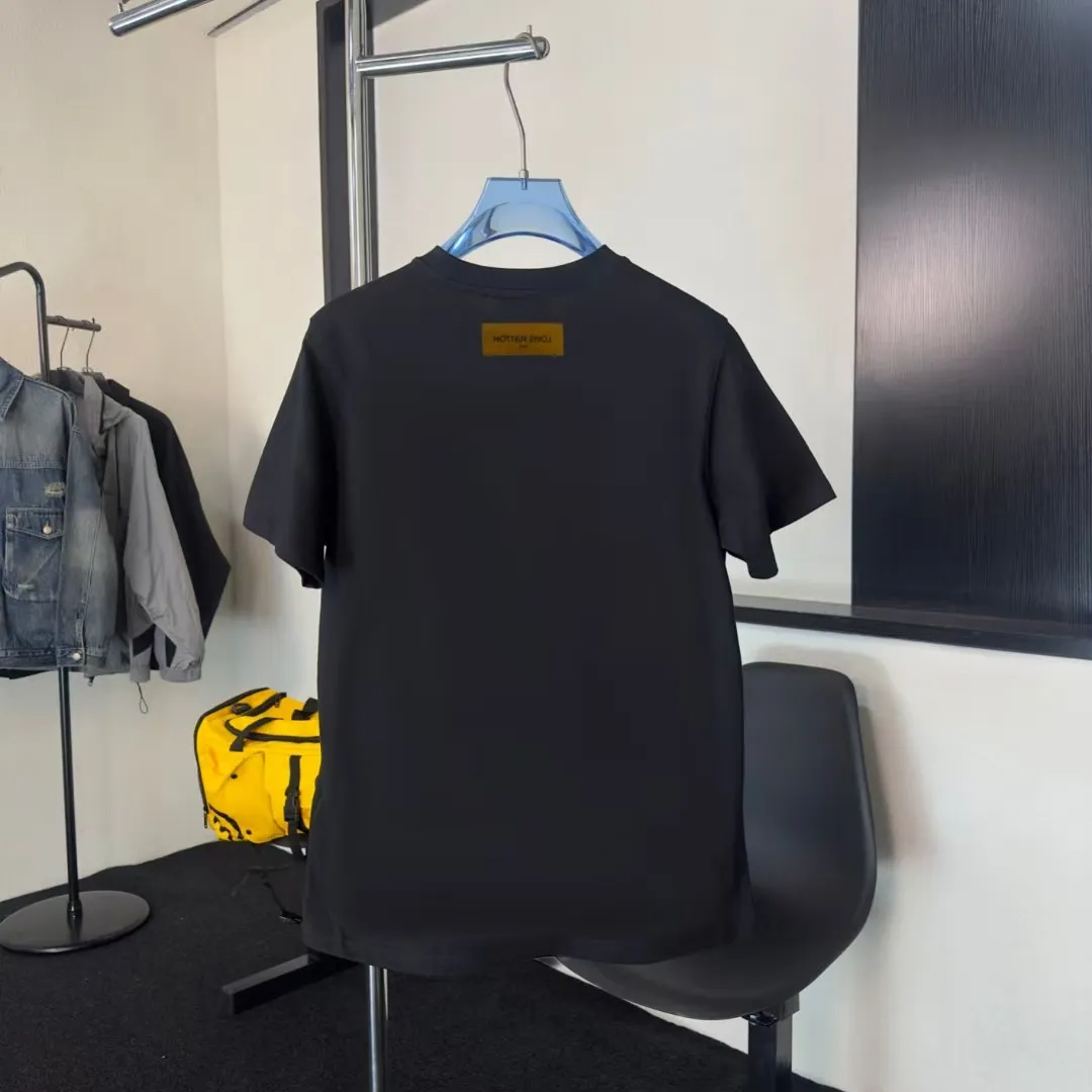 《LV~ 》 2026New Arrival Quality T ， , Versatile Quality ！ ‼ 32 G ‼ ， ， ， ， T 🤪 Sizes：S-M-L-XL-2XL ：Black，White， Same Style